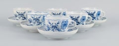 Six tasses à café en forme d'oignon bleu avec soucoupes en porcelaine de Meissen, Allemagne