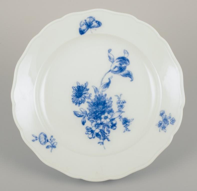 Early 20th Century Meissen, Germany. Six dinner plates in porcelain. 1920s/30s For Sale