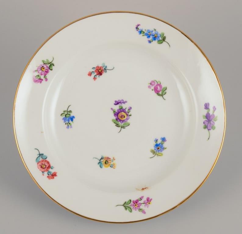 Meissen, Germania, sei tavole.
Dipinto a mano con motivi floreali policromi, bordo dorato.
Ca. 1920.
Contrassegnato.
Prima qualità di fabbrica.
In perfette condizioni.
Dimensioni: D. A. 18,0 cm.