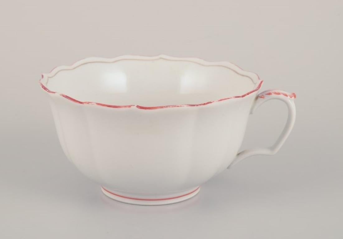 Meissen, Alemania. Taza de té y taza de caldo con platillos de porcelana. mediados del siglo XX en venta