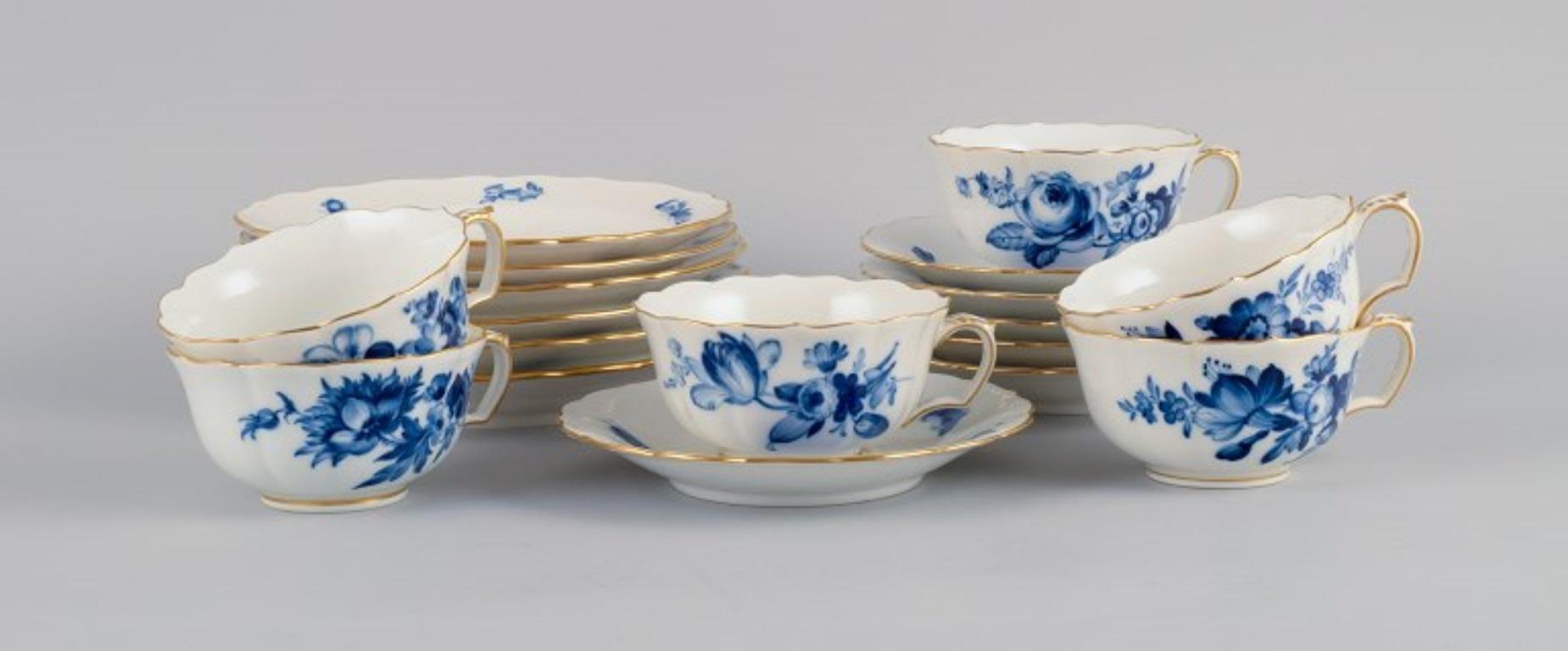 Meissen, Germany, tea set for six.
Hand-painted in blue with flowers and insects. Gold decoration on edges.
19th century.
In perfect condition, without signs of use.
First factory quality.
Marked.
Cup: D 9.8 without handle x H 5.0 cm.
Cake