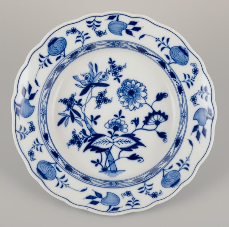 Meissen, Germany. Three Blue Onion Pattern deep plates. Hand-painted porcelain. In Excellent Condition In København, Copenhagen