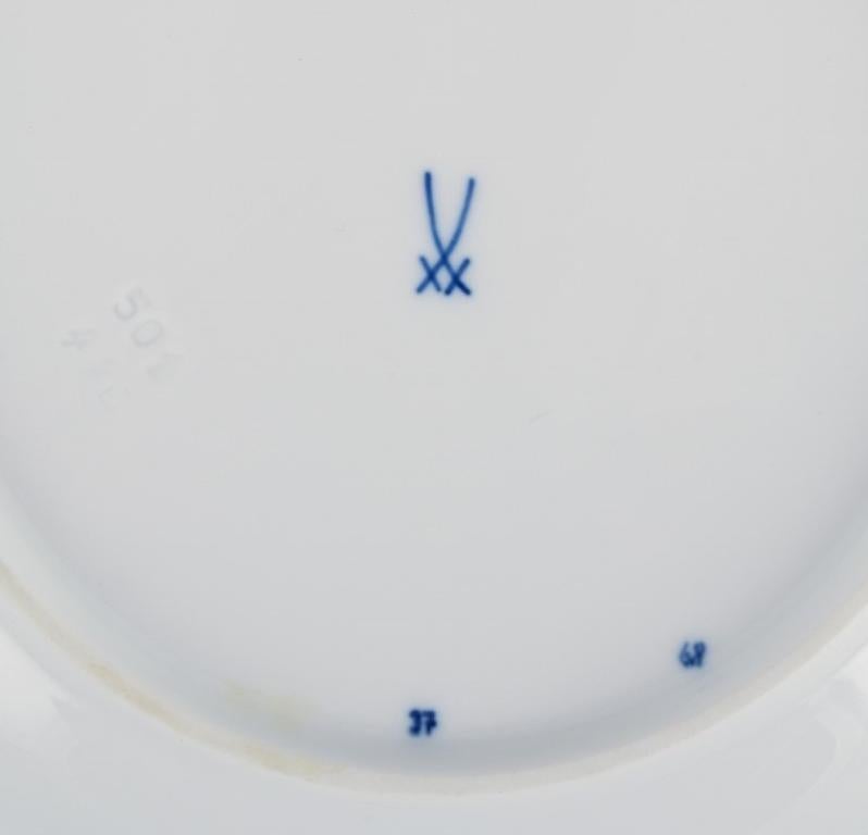 Meissen, Deutschland, drei Teller mit blauem Zwiebelmuster. Ca. 1900. im Zustand „Hervorragend“ im Angebot in Copenhagen, DK