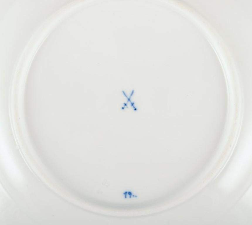Porcelain Meissen, Germany, three Blue Onion pattern plates in different sizes.  For Sale