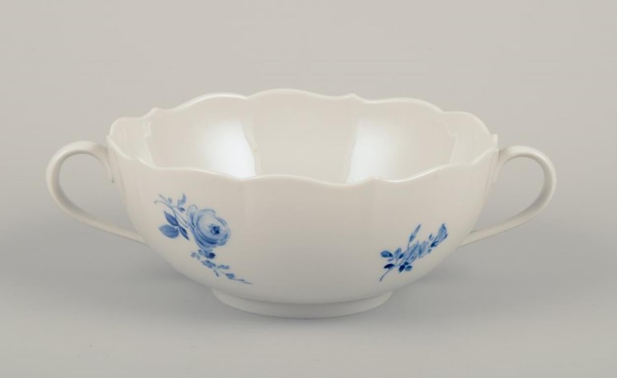 Peint à la main Meissen, Allemagne. Trois paires de tasses à bouillon avec soucoupes en vente
