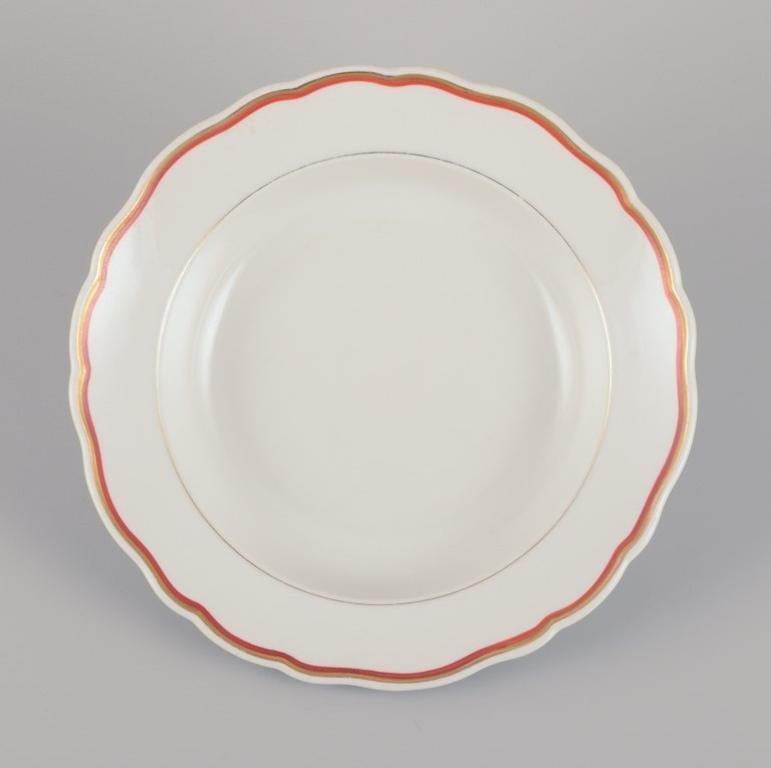 Meissen, Alemania. Juego de porcelana de tres piezas: un cuenco grande y dos platos. Alemán en venta