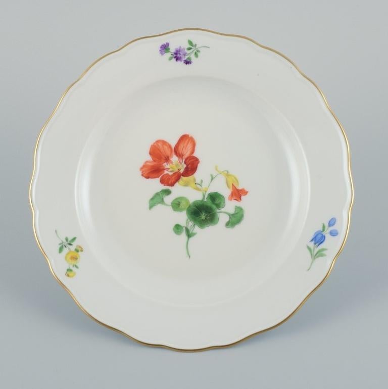 Meissen, Germany. Three porcelain plates hand-painted with various floral motifs and gold rim.
Approx. 1930s.
In perfect condition.
Second and third factory quality.
Marked.
Dimensions: D 19.8 cm.