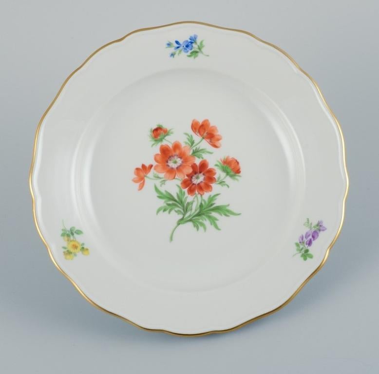 Meissen, Germany. Three porcelain plates hand-painted with various floral motifs and gold rim.
Approx. 1930s.
In perfect condition.
Second and third factory quality.
Marked.
Dimensions: D 19.8 cm.