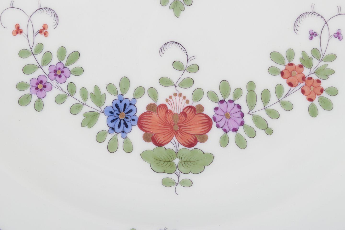 Porcelain Meissen, Germany. Two ‘Kakiemon’ porcelain plates. For Sale