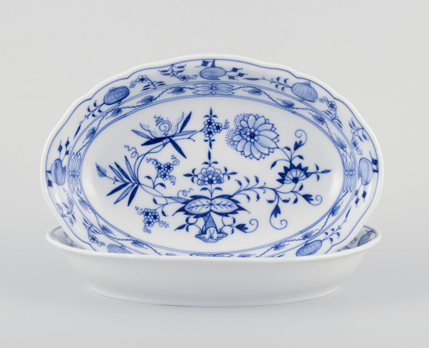 PRE-OWNED GOODS ARE EXEMPT FROM IMPORT TARIFFS FOR U.S., UK, AUSTRALIAN & CANADIAN CUSTOMERS.   
THEREFORE, NO IMPORT TARIFFS WILL BE APPLICABLE TO YOUR PURCHASE. 

Meissen, Germany. Two oval Blue Onion pattern porcelain bowls.
Hand-painted
