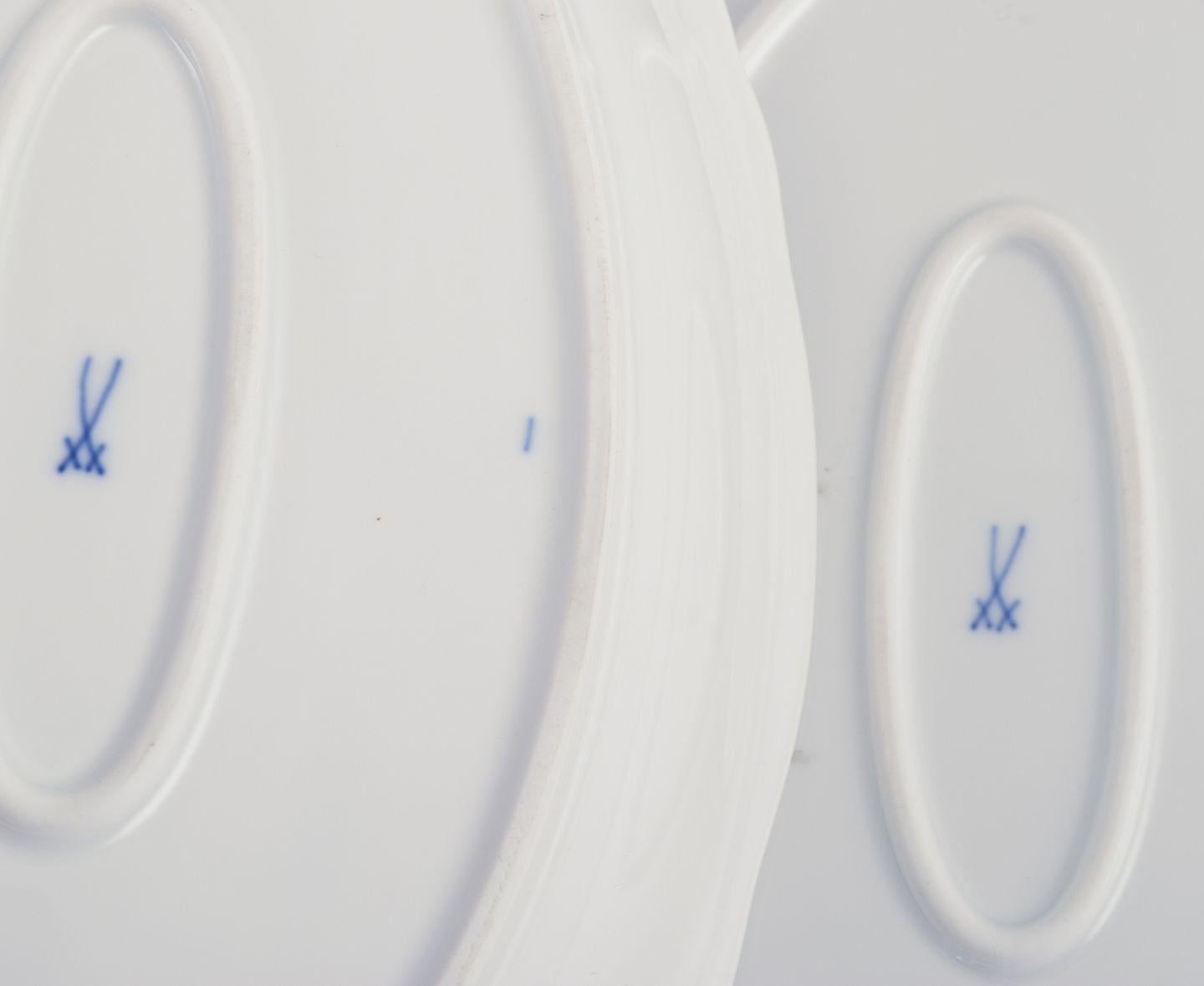 Meissen, Germany. Two oval Blue Onion pattern porcelain bowls. For Sale 1