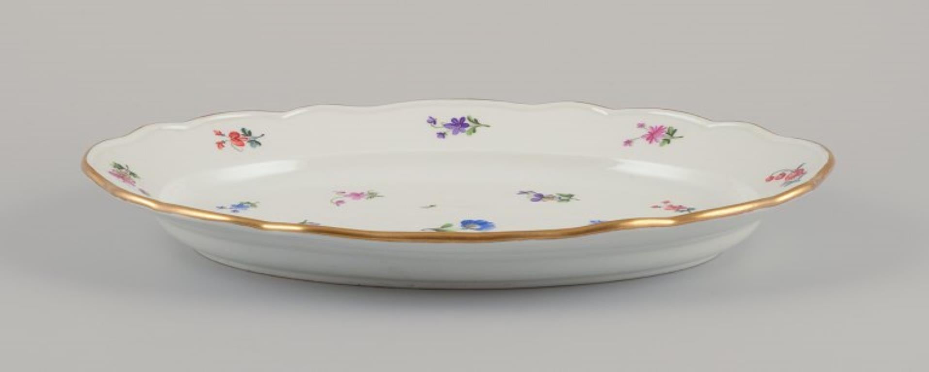 Tedesco Meissen, Germania. Due piatti da portata ovali in porcellana. Ca. 1900 in vendita