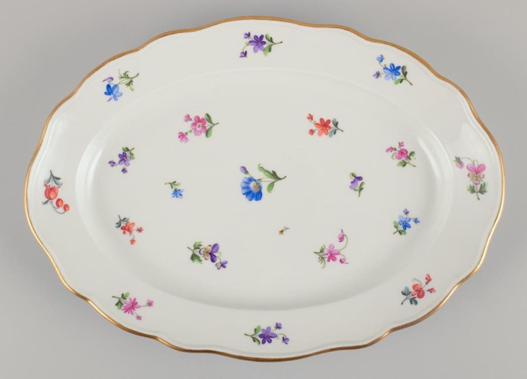 Inizio XX secolo Meissen, Germania. Due piatti da portata ovali in porcellana. Ca. 1900 in vendita