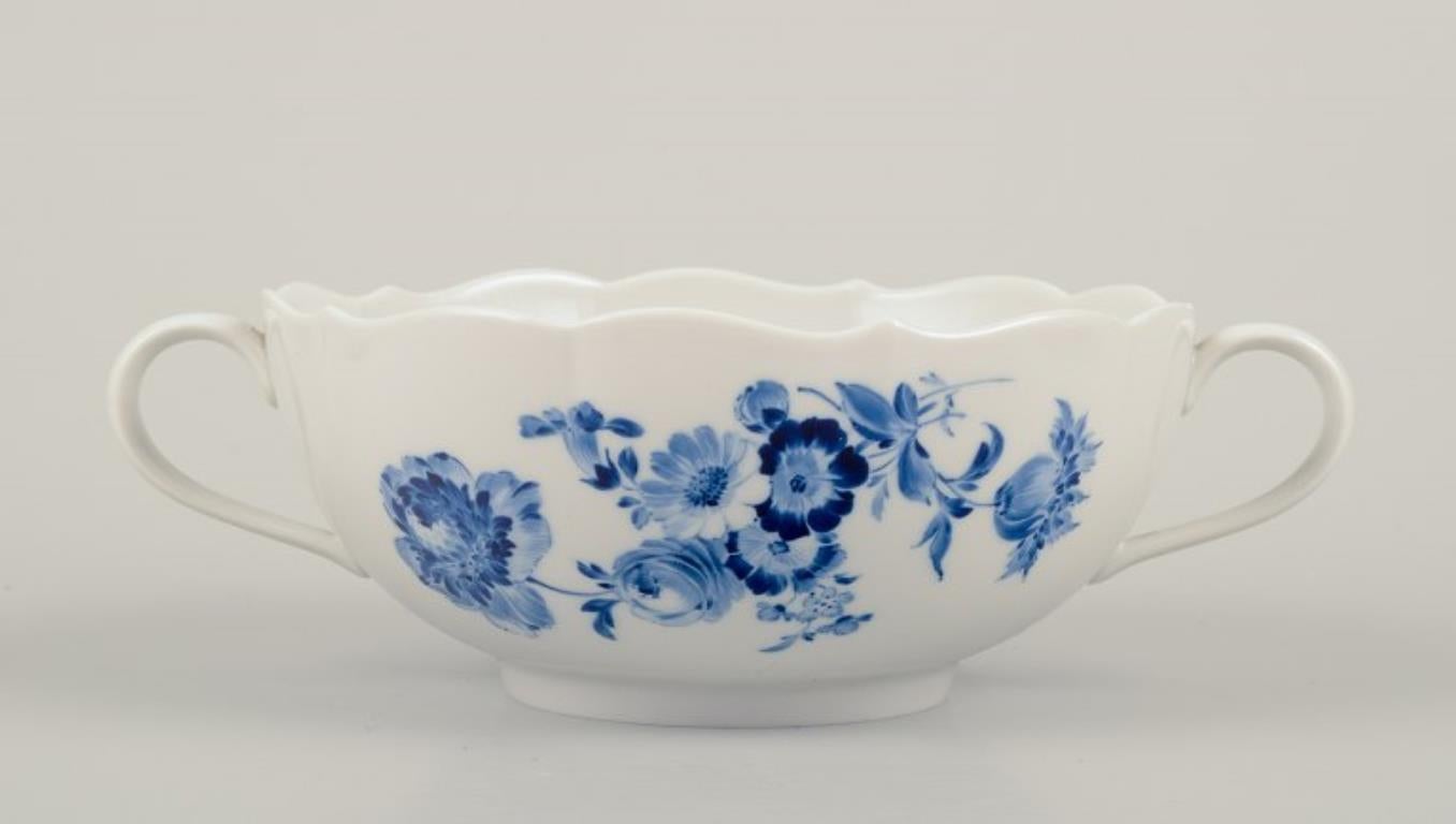 Meissen, Germany. Two pairs of bouillon cups in blue-painted porcelain. In Excellent Condition For Sale In Copenhagen, DK