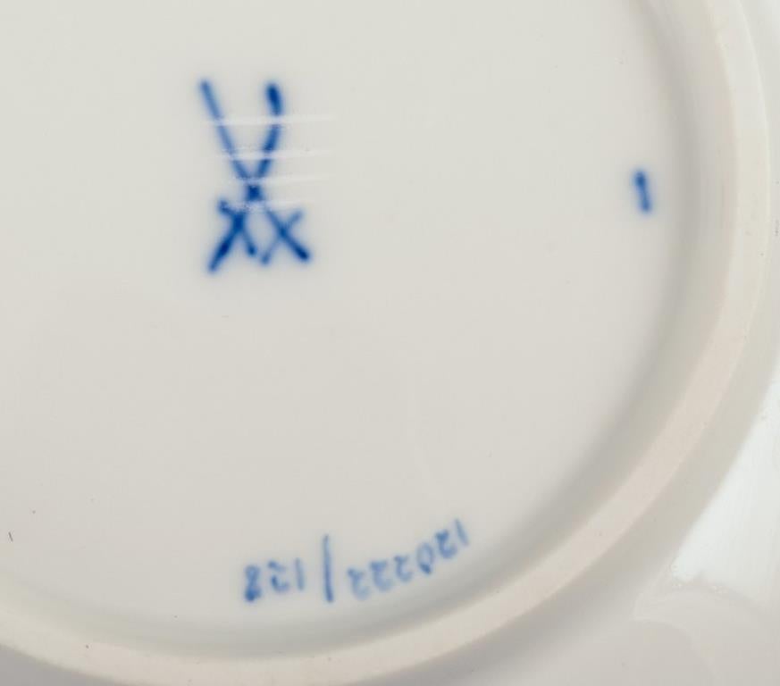 Meissen, Germany. Two pairs of bouillon cups in blue-painted porcelain. For Sale 3