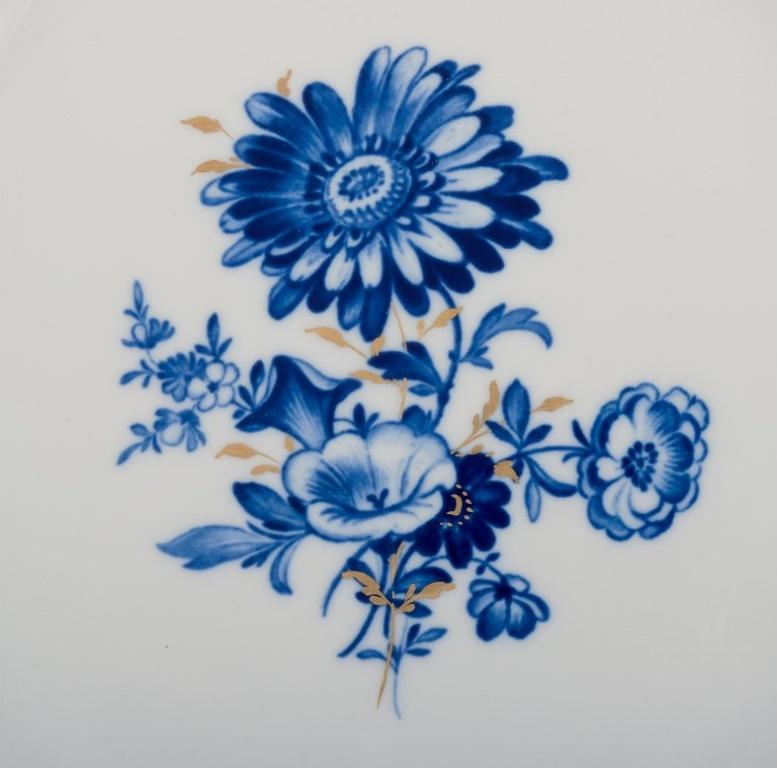 Meissen, Alemania. Dos placas. Decorada a mano con motivos florales azules. Alemán en venta