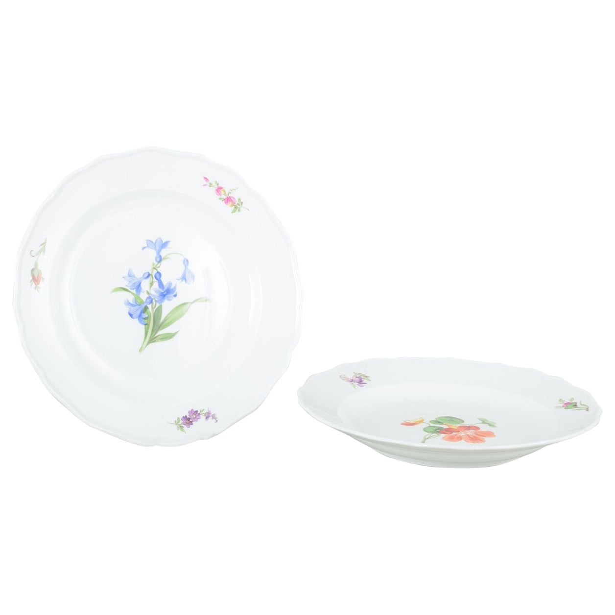 Meissen, Germany. Two porcelain plates with floral motifs. Ca 1930s For Sale