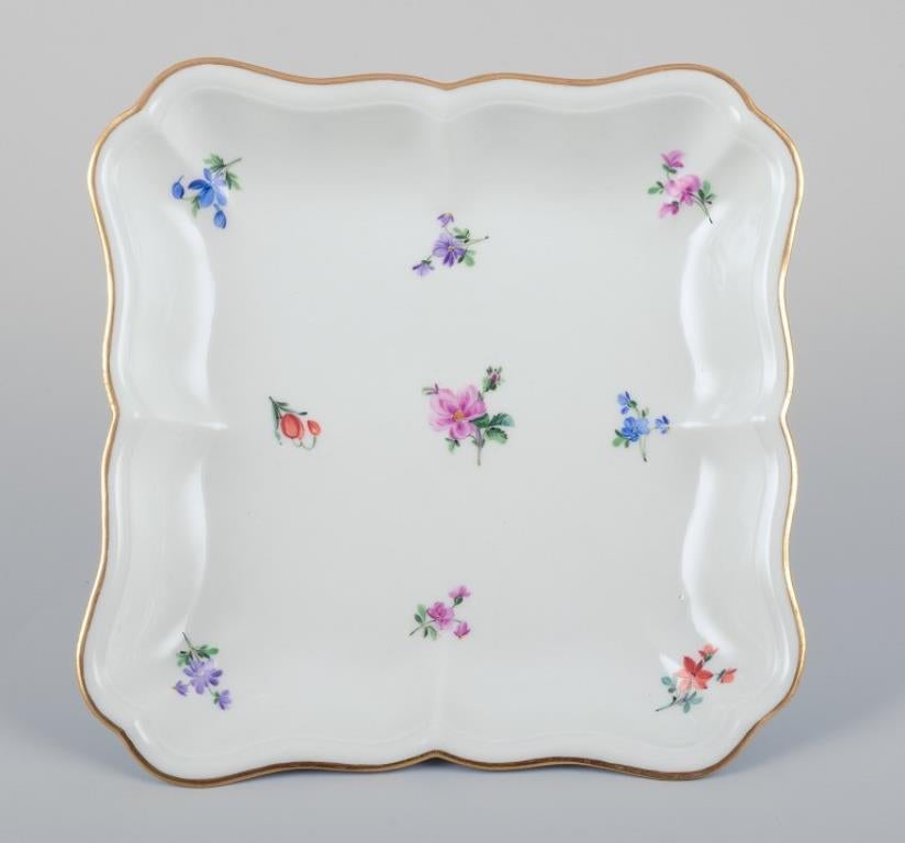 Meissen, Alemania, dos cuencos cuadrados poco profundos. Porcelana pintada a mano. Alemán en venta