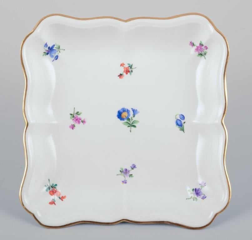 Meissen, Alemania, dos cuencos cuadrados poco profundos. Porcelana pintada a mano. en venta 1