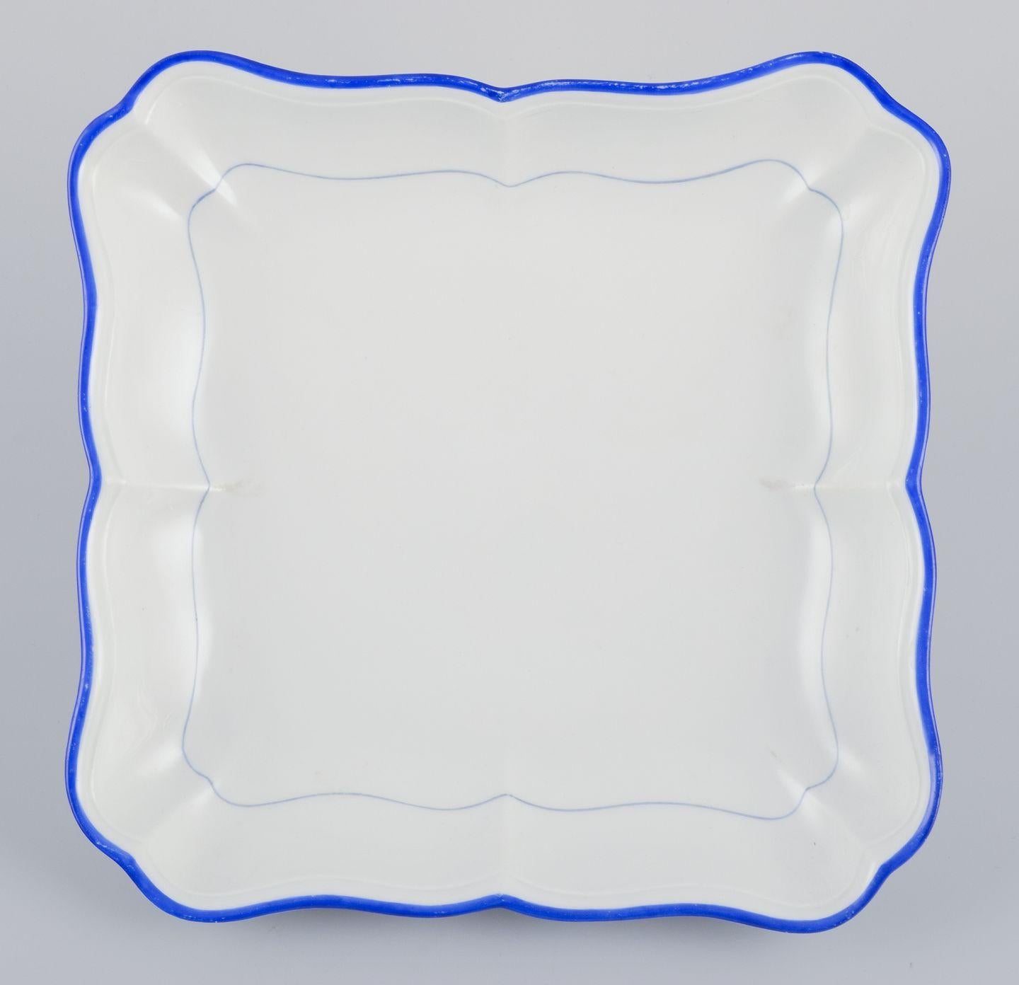 Meissen, Germany. Two square bowls of white porcelain, blue rim. Early 20th C. In Excellent Condition For Sale In København, Copenhagen