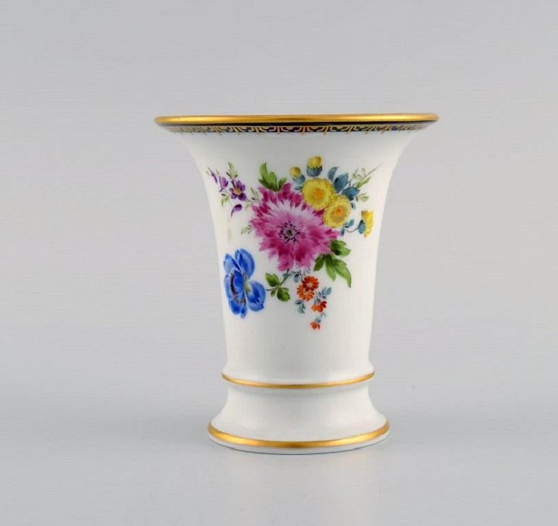 Hand-Painted Meissen, Germany. Two vases and two small bowls in hand-painted porcelain. For Sale