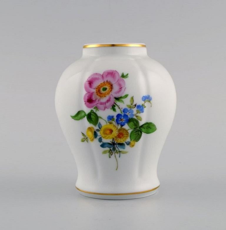 20th Century Meissen, Germany. Two vases and two small bowls in hand-painted porcelain. For Sale