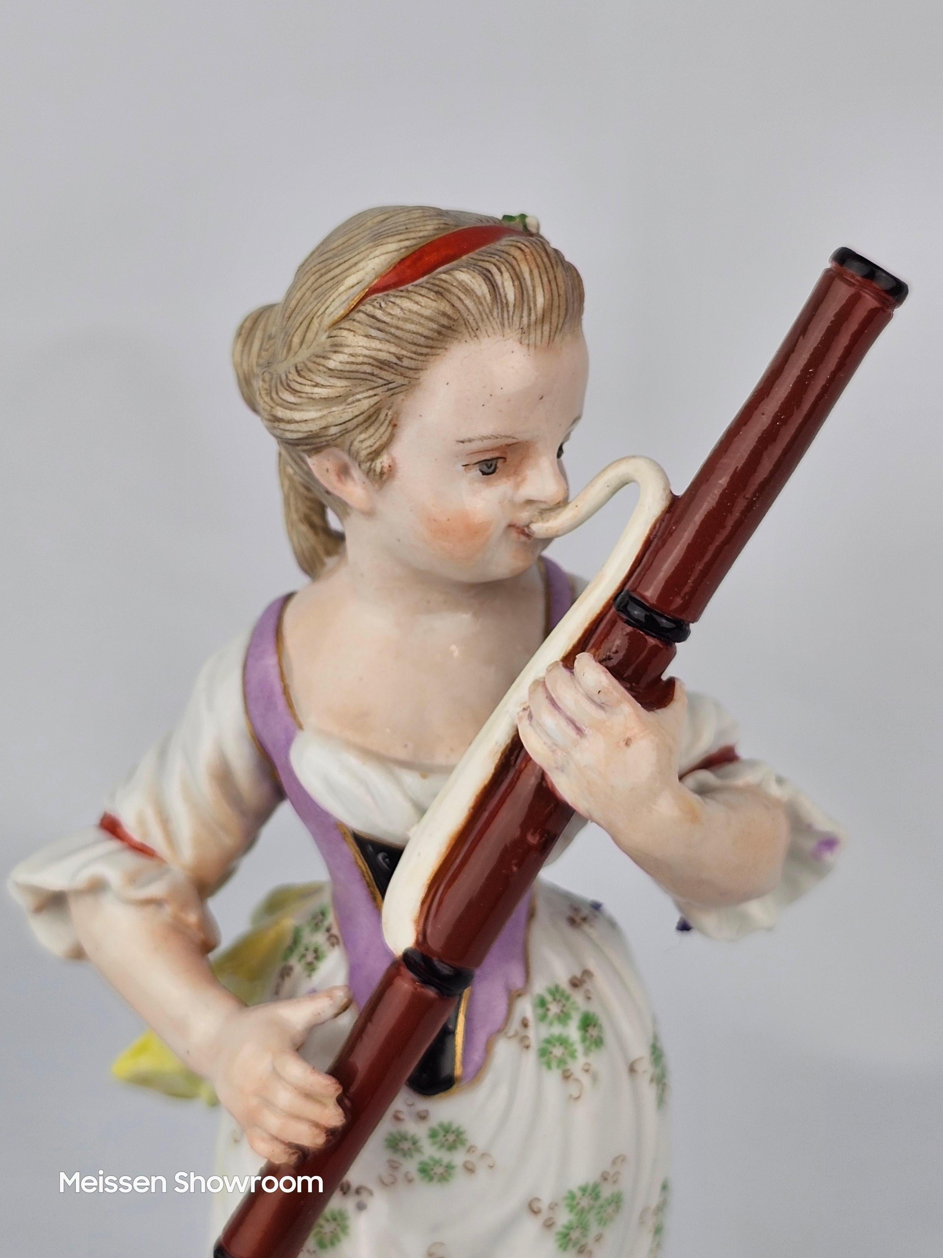 Vittoriano La ragazza di Meissen che suona il fagotto (Serie Orchestra Femminile) in vendita