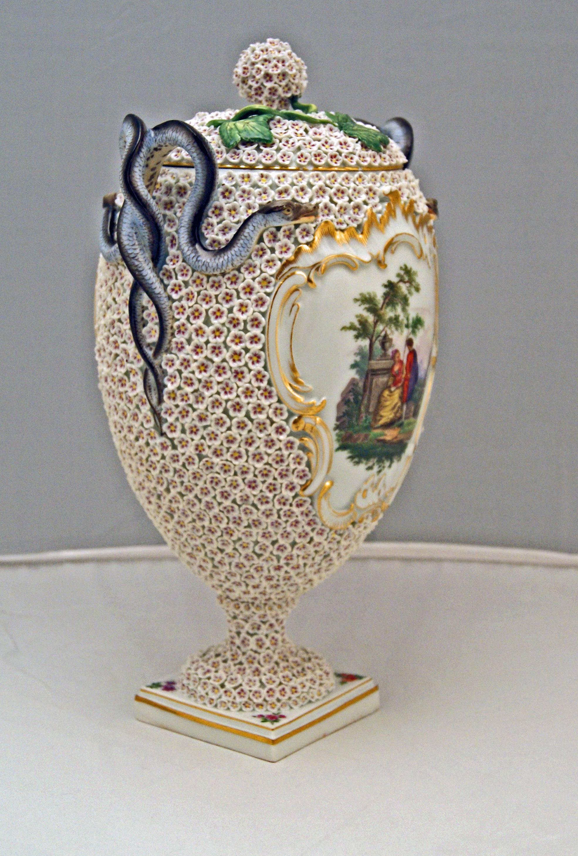 Meissen most remarkable vase:
Quite tall goblet snowball vase with round foot attached to plinth

Measures / dimensions:
Total height 11.41 inches / 29.0 cm
Diameter of vase's mouth 3.74 inches / 9.5 cm

Manufactory: Meissen
Hallmarked: Blue