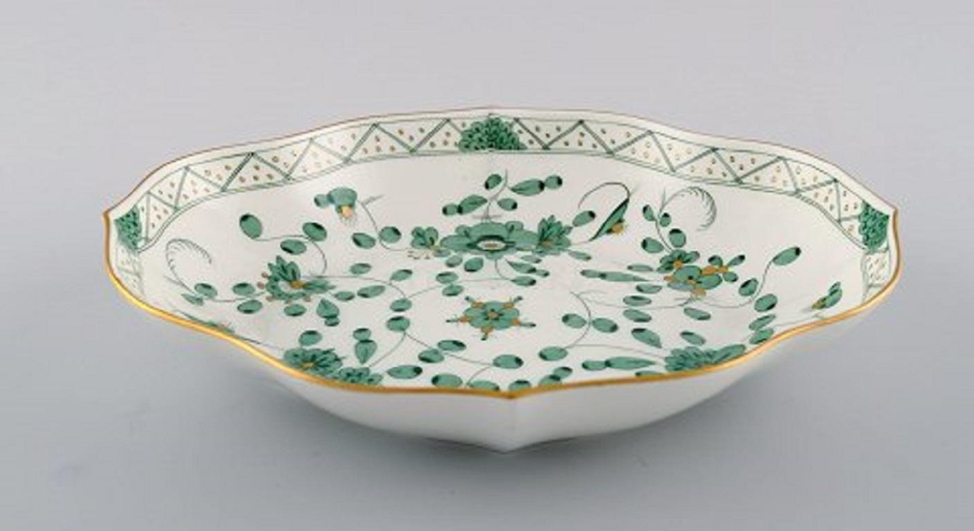 Meissen Green Indian bowl in hand painted porcelain with green floral motifs, 20th century.
Measures: 18.5 x 15 x 3.5 cm.
1st factory quality.
In very good condition.
Stamped.