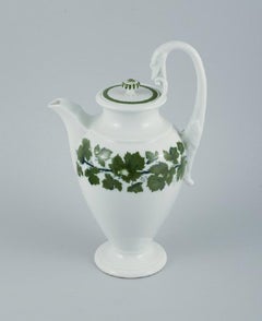 Meissen Green Ivy Vine. Coffee Pot in Hand-Painted Porcelain. Early 20th Century