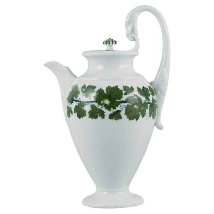 Meissen Green Ivy Vine. Coffee Pot in Hand-Painted Porcelain. Early 20th Century For Sale