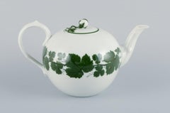 Meissen Green Ivy Vine, large teapot. Lid with a flower bud. From the 1930s.