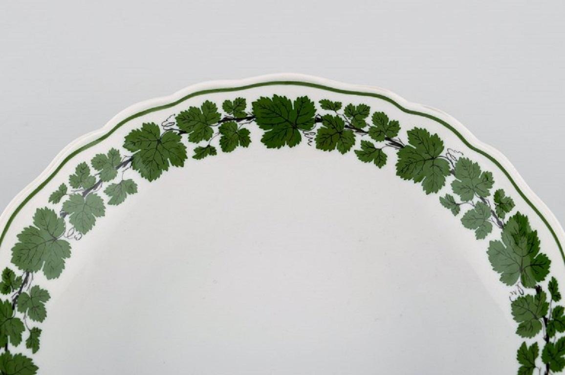 Meissen Green Ivy Vine Leaf bowl in hand-painted porcelain. 1940s.
Measures: 25 x 5.7 cm.
In excellent condition.
Stamped.
1st factory quality.