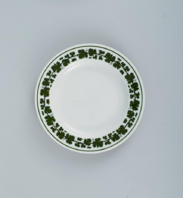 German Meissen, Green Ivy Vine Leaf, Eight Plates in Hand-Painted Porcelain For Sale
