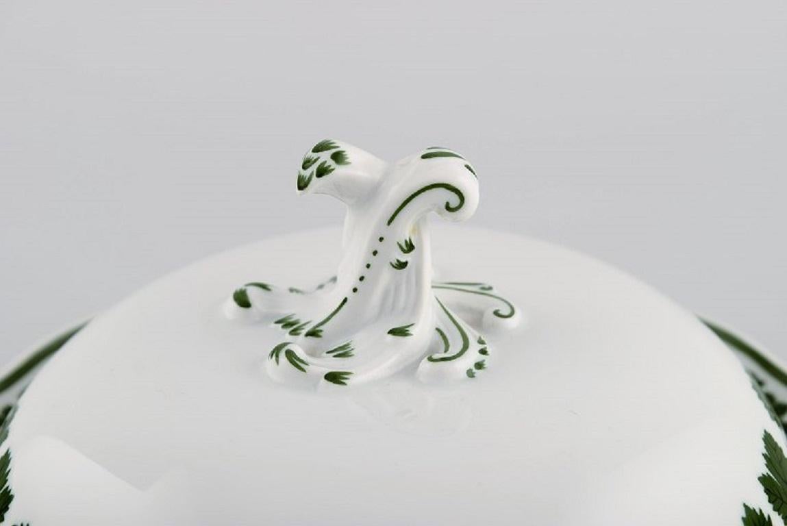 Meissen Green Ivy Vine Leaf Lidded Tureen in Hand-Painted Porcelain In Excellent Condition In Copenhagen, DK
