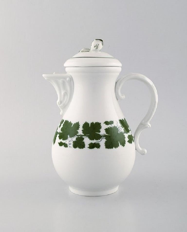 Meissener Porzellan-Couchtisch „Green Ivy Vine Leaf“ von Meissen, komplett für sechs Personen (Deutsch) im Angebot