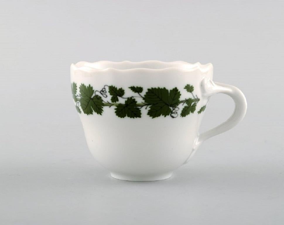 Meissener Porzellan-Couchtisch „Green Ivy Vine Leaf“ von Meissen, komplett für sechs Personen im Angebot 1