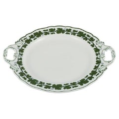 Meissen. Feuille de vigne lierre vert. Plat rond avec poignée en porcelaine peinte à la main. 