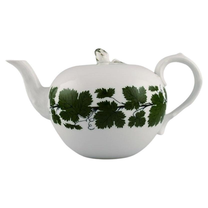 Meissen Green Ivy Vine Teapot in Hand-Painted Porcelain, 1940s