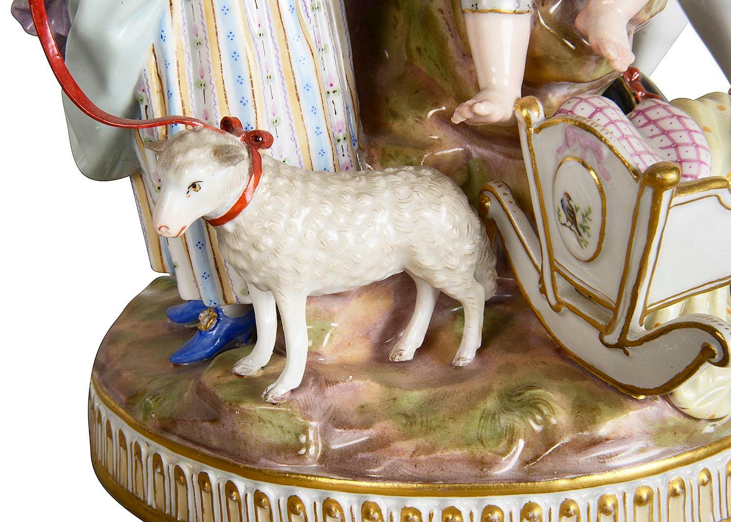 Groupe de Meissen, un couple en train de faire la cour, avec un buste classique derrière. en vente 4