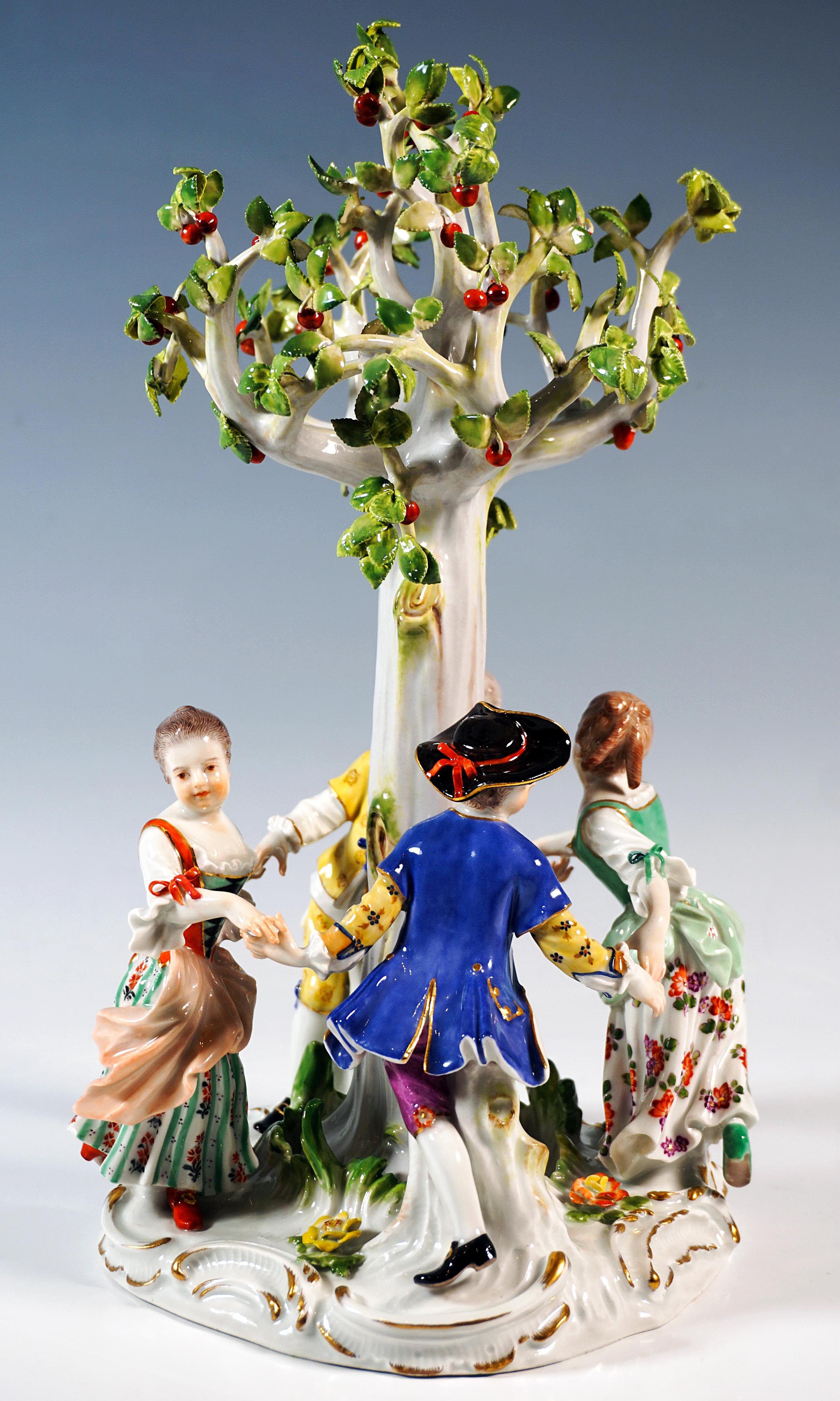 Allemand Groupe de Meissen, Enfants dansant autour d'un arbre, par J.J. Kaendler, 20e siècle en vente