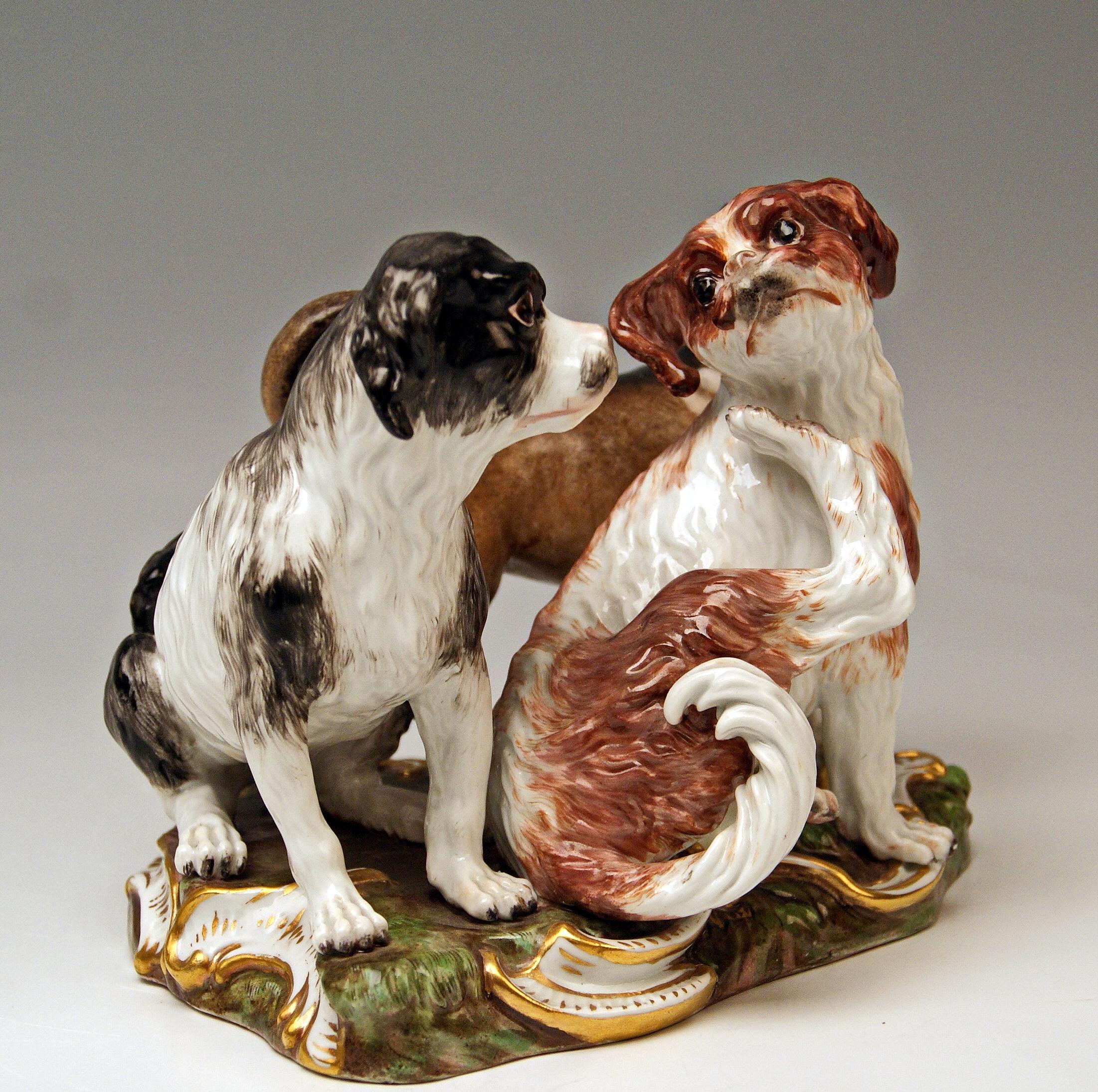 Rococo Meissen Group of Three Dogs Model 2104, Johann Joachim Kaendler circa 1830-1840 For Sale