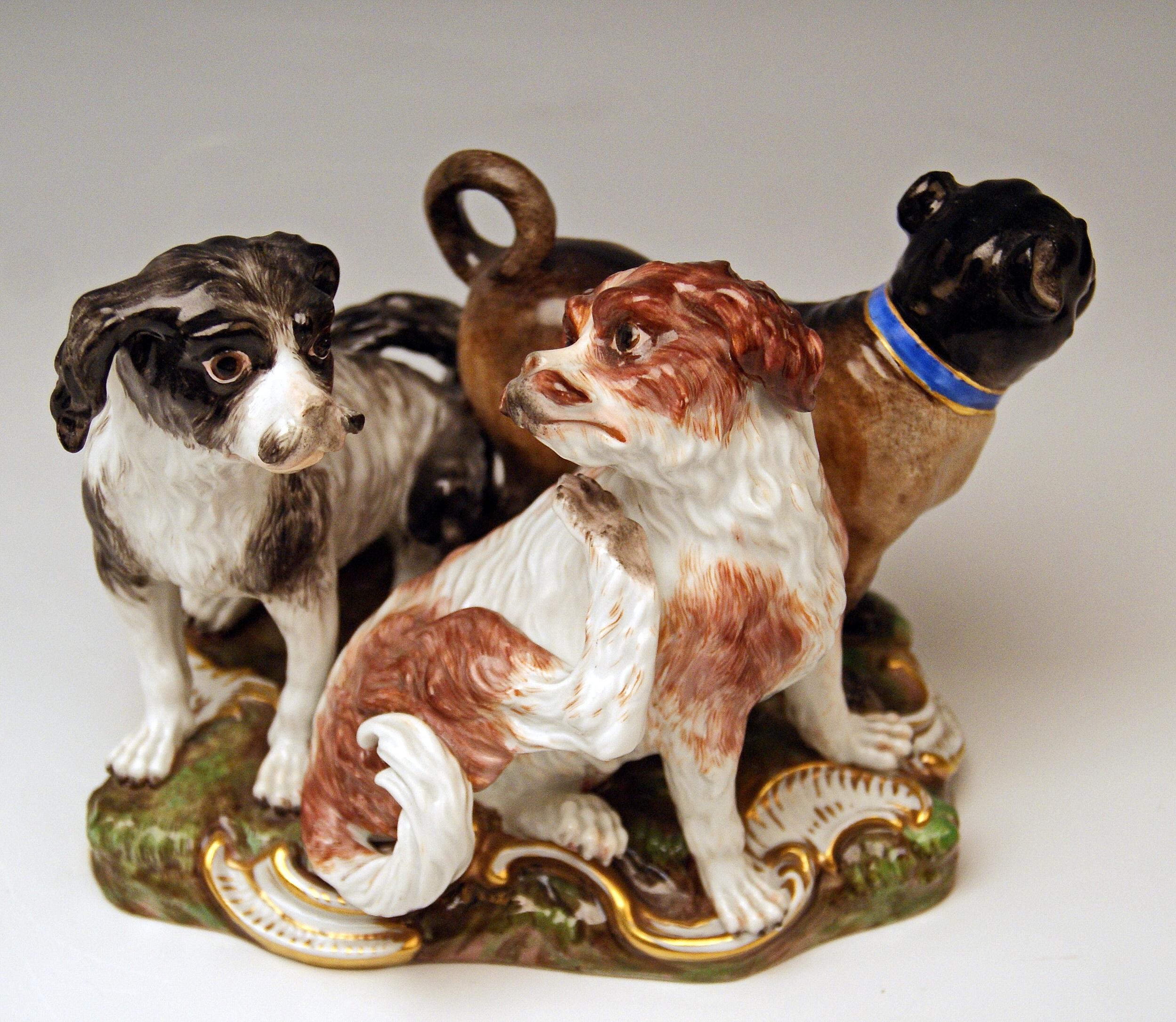 German Meissen Group of Three Dogs Model 2104, Johann Joachim Kaendler circa 1830-1840 For Sale