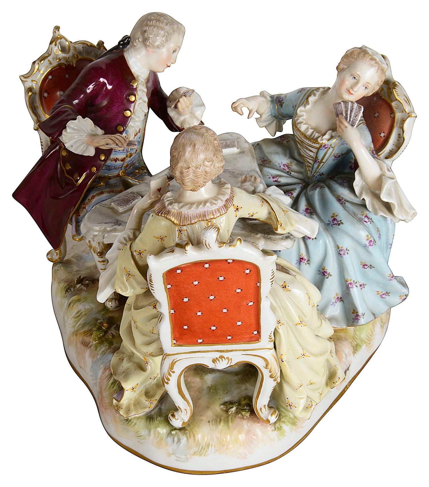Eine bezaubernde Meissener Porzellangruppe aus dem späten 19. Jahrhundert, die drei um einen Tisch sitzende Figuren beim Kartenspiel darstellt.
Signierte blaue gekreuzte Schwerter auf dem Sockel.

Charge 81 DLYNE