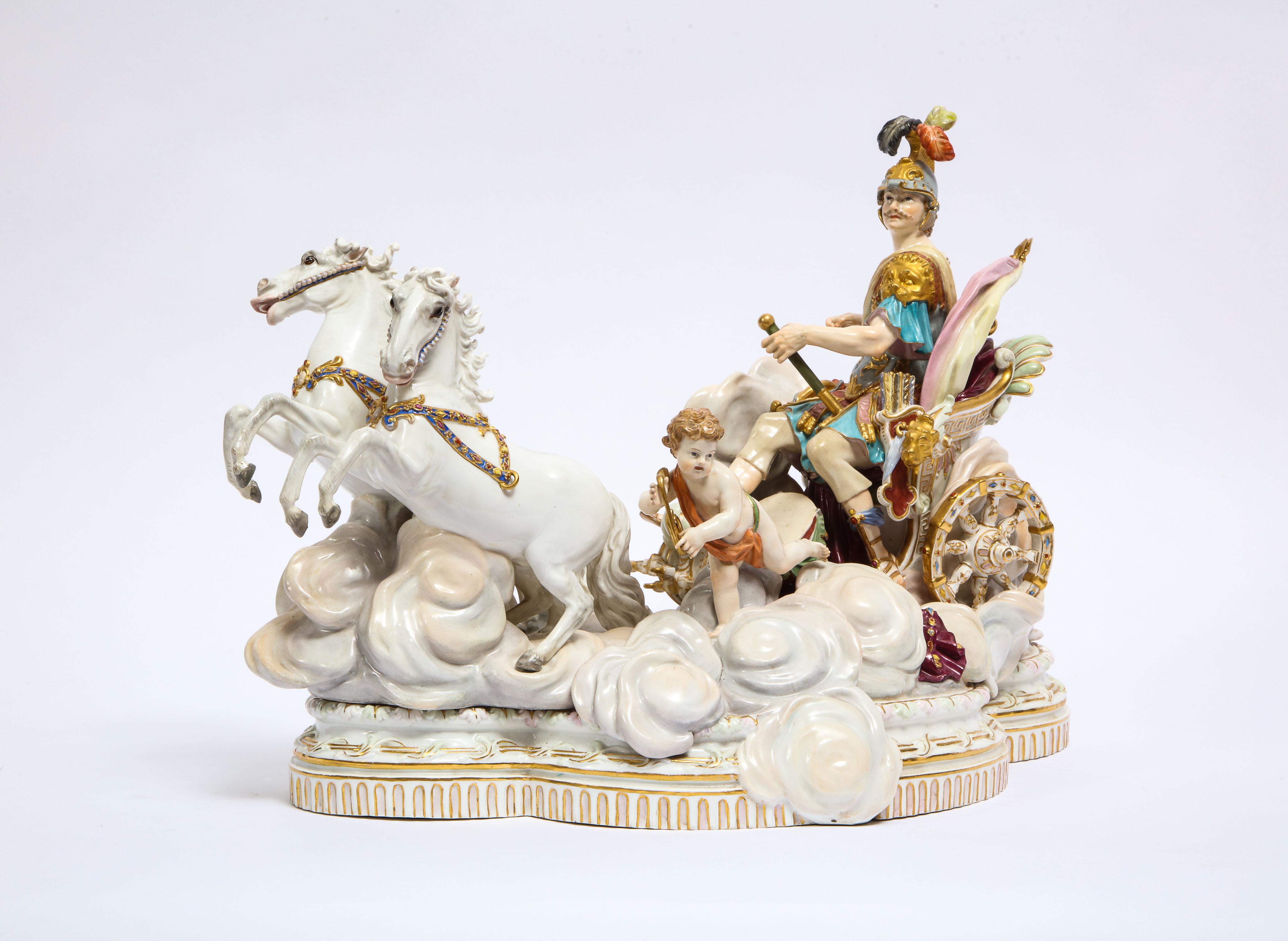 Un magnifique et assez grand groupe de style baroque en porcelaine de Meissen représentant Mars, le dieu de la guerre, en char avec sa servante Putti, conçu à l'origine par Johann Joachim Kändler en 1772-1773 pour la tsarine Katharina, mieux connue