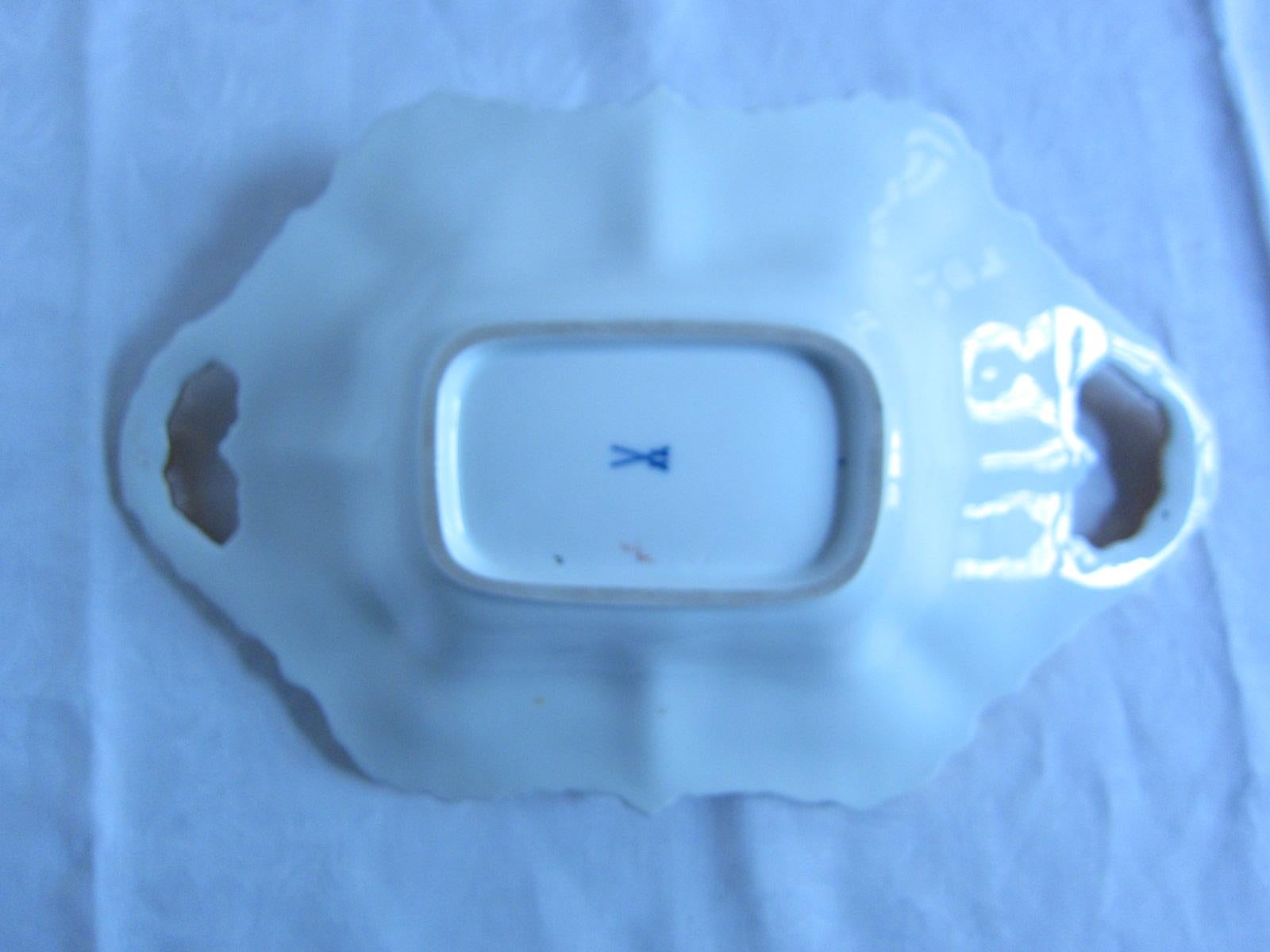 Plato de porcelana de Meissen pintado a mano y bañado en oro Porcelana en venta