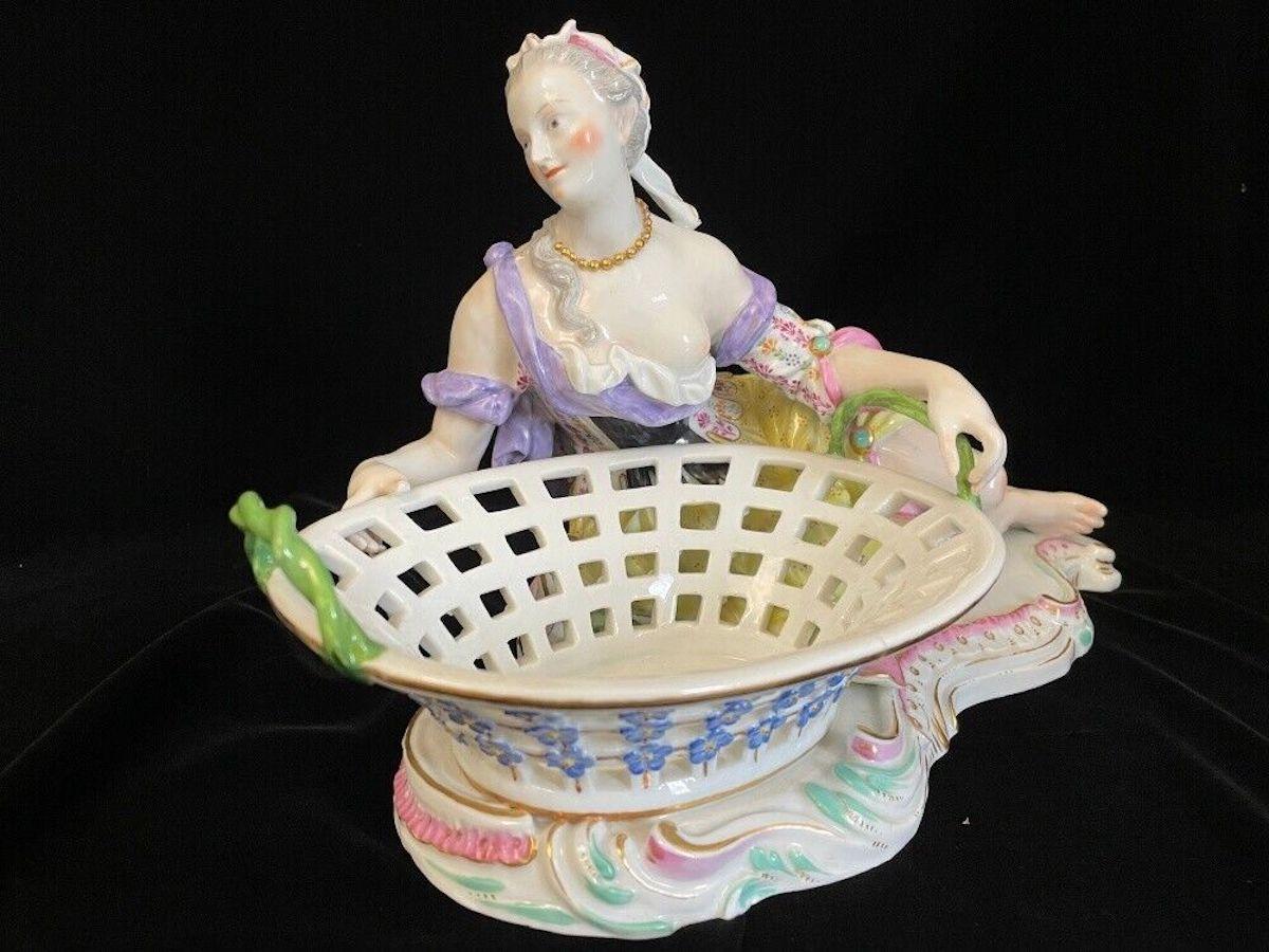 Hand-Crafted Meissen Huge Figural Almond Bowl, 19th Century For Sale
