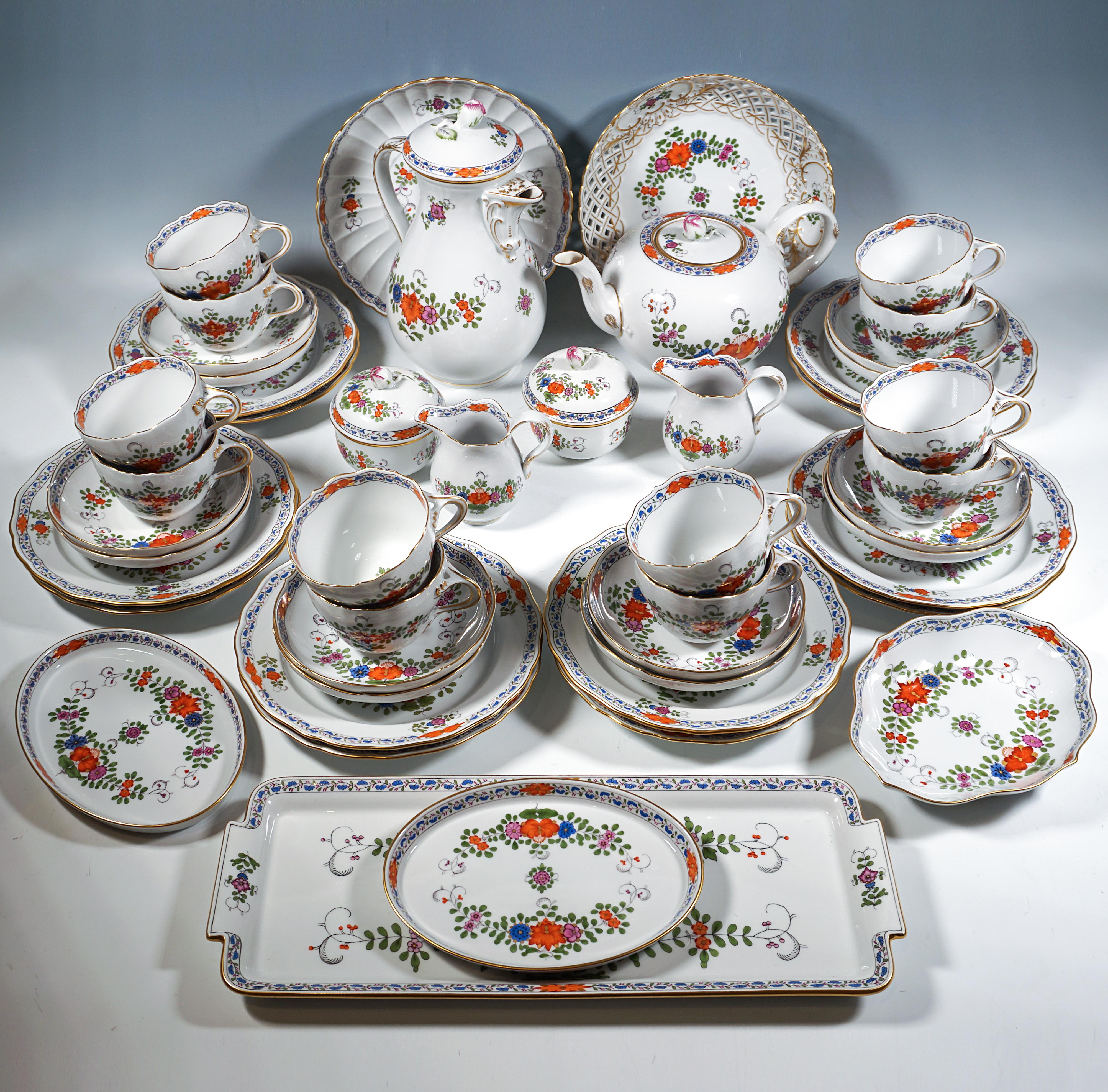 Juego de café, té y postre Meissen para 12 personas, flores indias, Alemania, S. XX Barroco en venta