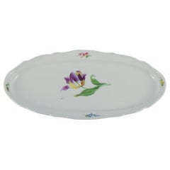 Große ovale Fischschale aus Meissen, handbemalt mit Blumen. Ende 19. Jh.