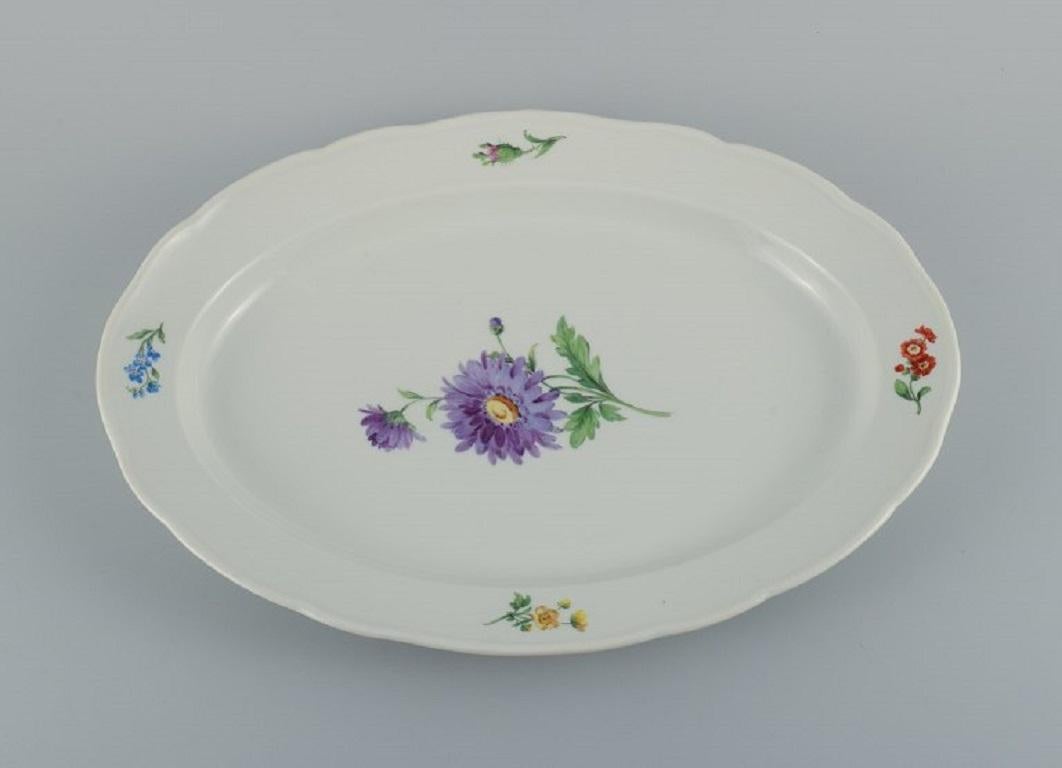 Meissen, large oval serving dish hand painted with flowers.
Late 19th century.
In perfect condition.
Third factory quality.
Marked.
Dimensions: L 48.5 x W 35.0 x H 5.0 cm.